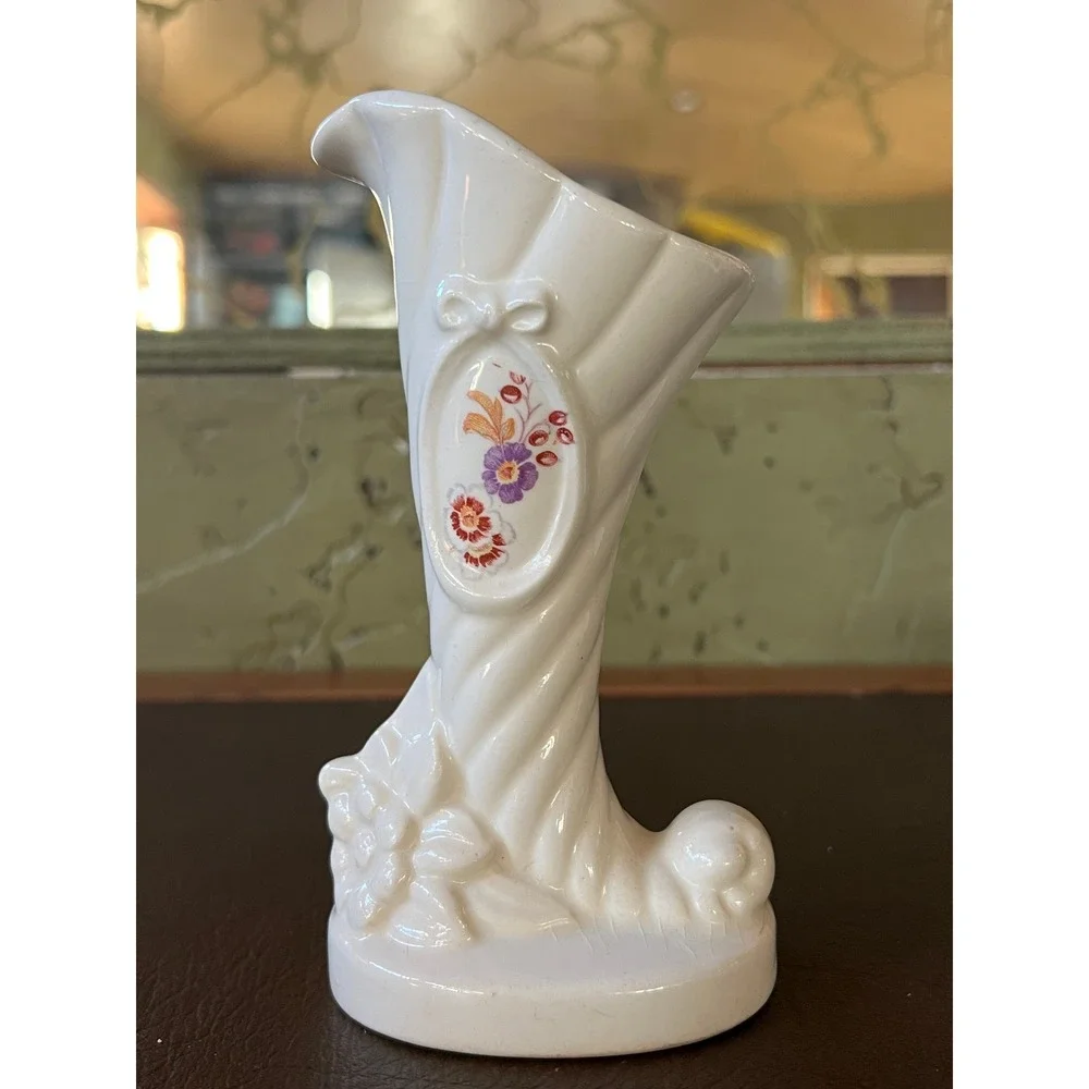 Vintage White Ceramic Cornucopia Bud Vase‎ Floral Cottagecore Romantic Decor
